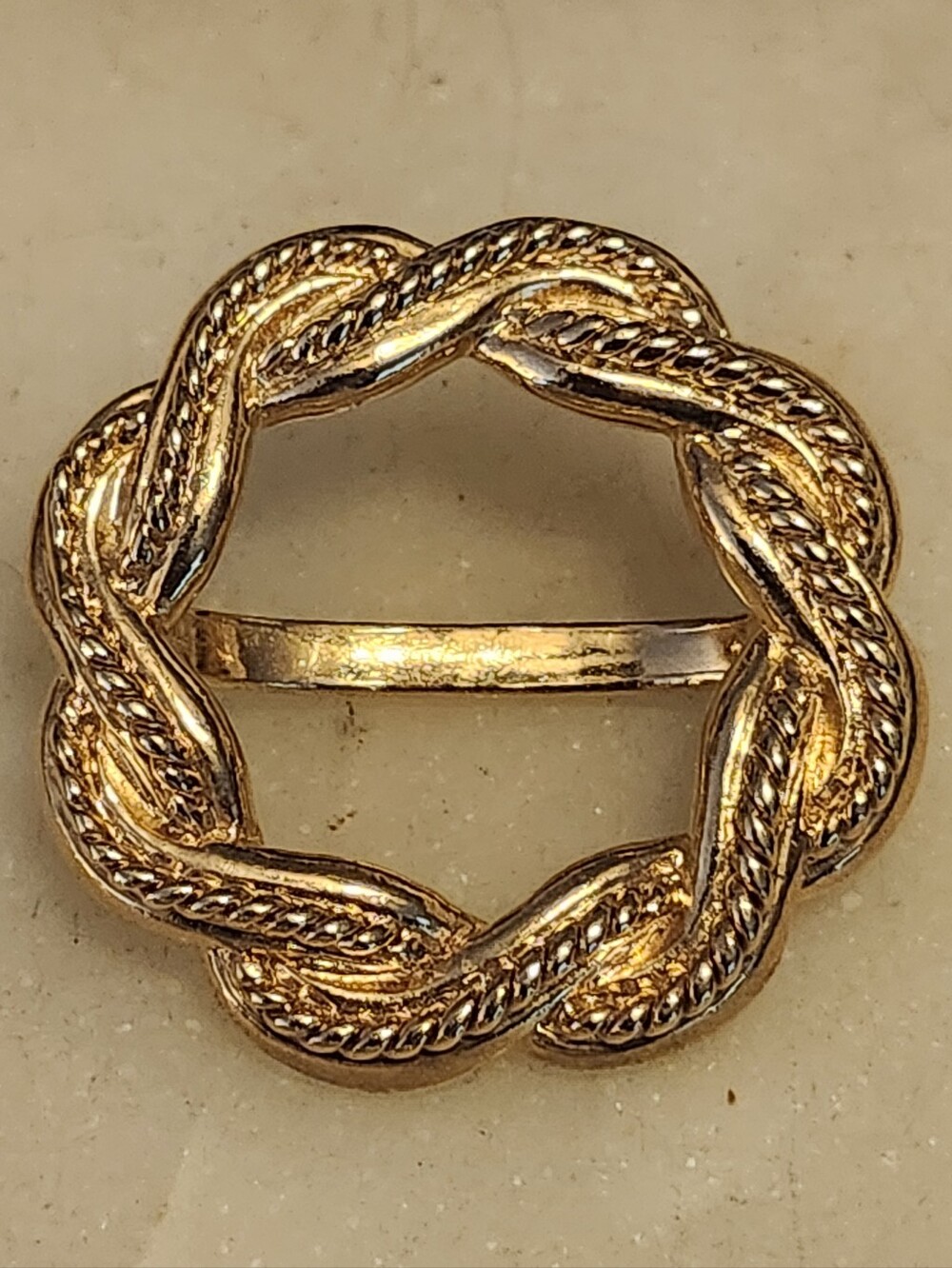 Gold Tone Twisted Rope Circle Scarf Ring